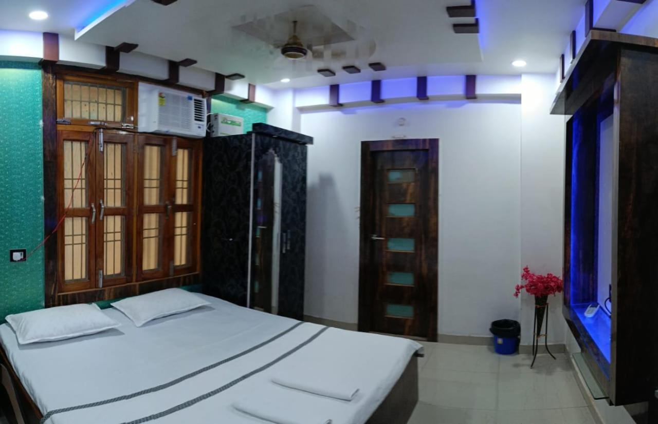 Rudraksh Guest House - Varanasi — Photos 1